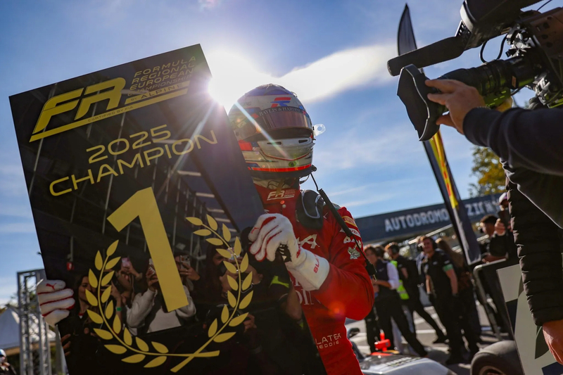 Freddie Slater is de nieuwe kampioen Freddie Slater is de nieuwe kampioen