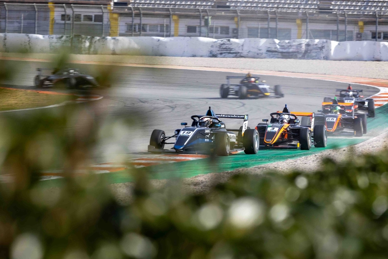 Valencia F4 56