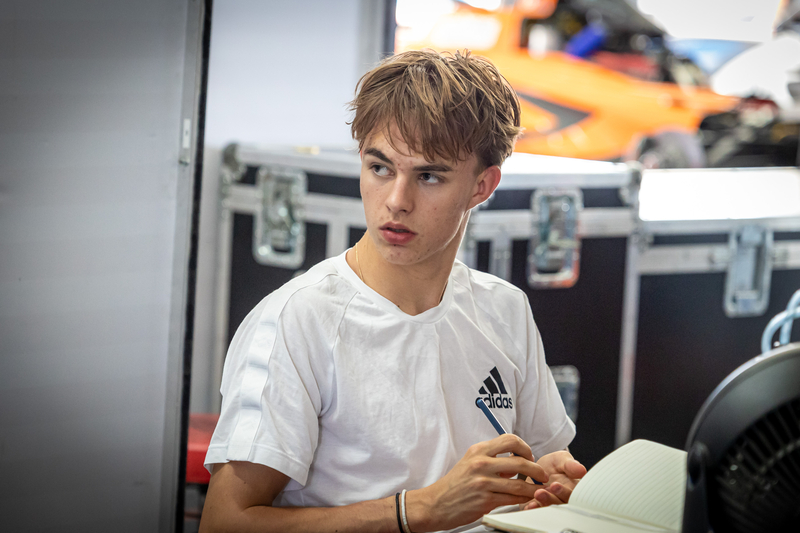 Strauven kampioen met twee overwinningen op Valencia, Lammers voegt zege toe aan totaal Strauven kampioen met twee overwinningen op Valencia, Lammers voegt zege toe aan totaal