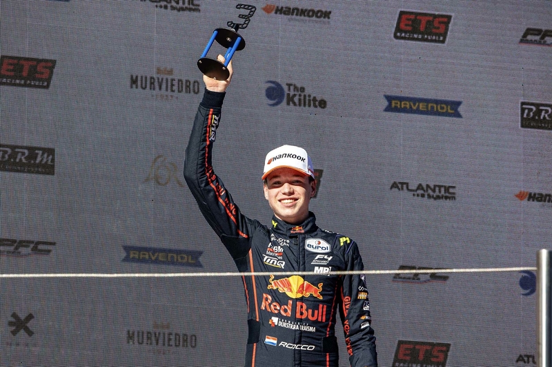 Rocco Coronel overtuigt met podiumsucces in Formule 4-debuutweekend