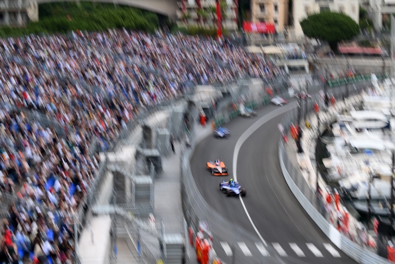 MONTE-CARLO, MONACO - MAY 03: Jake Hughes of Great Britain driving the (55) Maserati MSG Racing Maserati Tipo Folgore leads Sam Bird of Great Britain driving the (8) NEOM McLaren Formula E Team Nissan e-4ORCE 05  during the Monaco E-Prix, Round 6 of the 2025 FIA Formula E World Championship at Circuit de Monaco on May 03, 2025 in Monte-Carlo, Monaco. (Photo by Simon Galloway/LAT Images for Formula E)