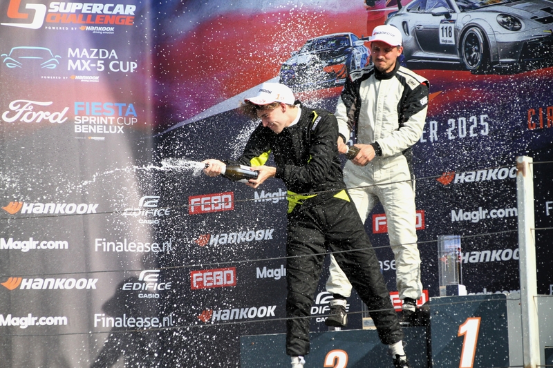 Trophy 43