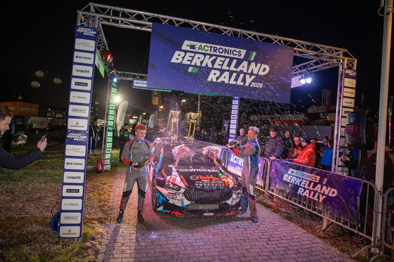 Ten Brinke verslindt het toetje van het rallyseizoen