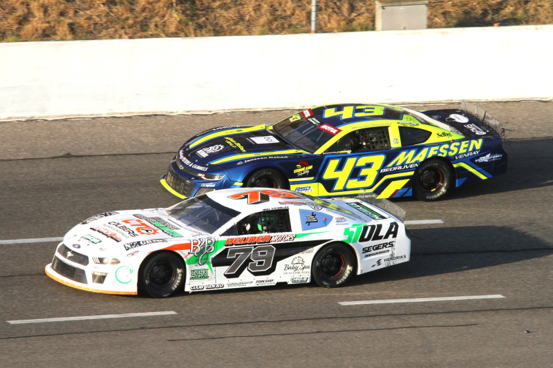 V8 Ovalseries: Spannende ontknoping a.s. zondag op Raceway Venray op komst. Wie wint de ASCAR-titel?