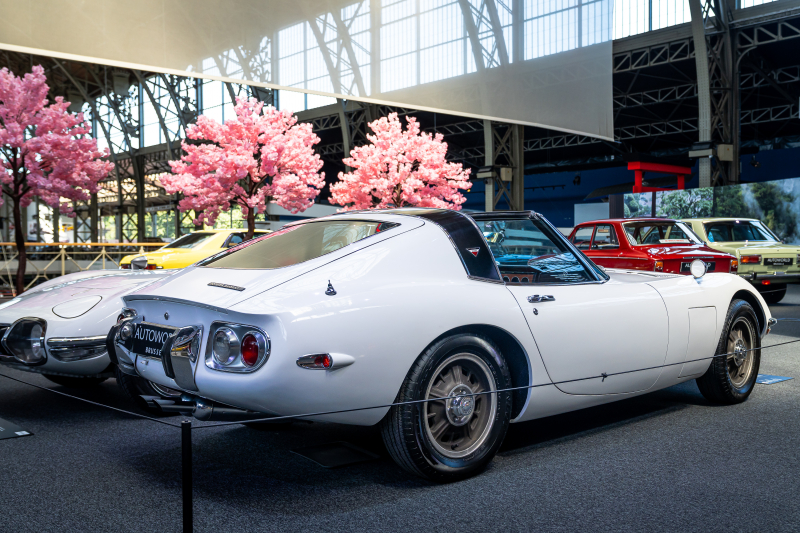 TOYOTA 2000GT