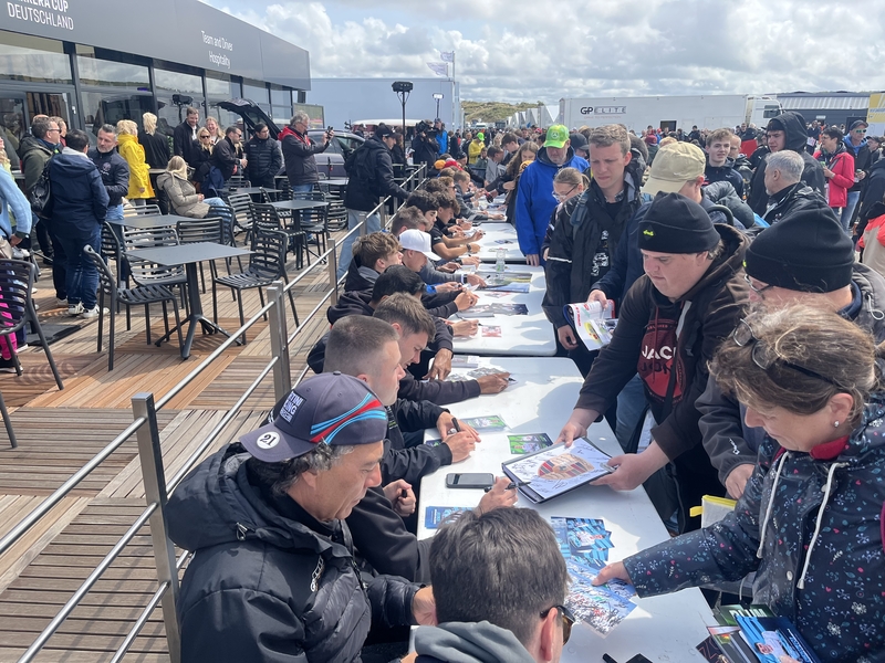 DTM Handtekeningsessie
