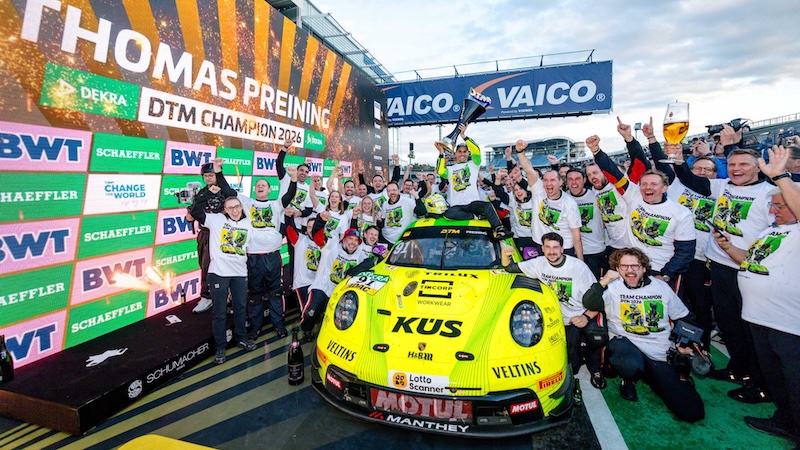 Maro Engel wint laatste seizoensrace, Thomas Preining voor de tweede keer DTM-kampioen