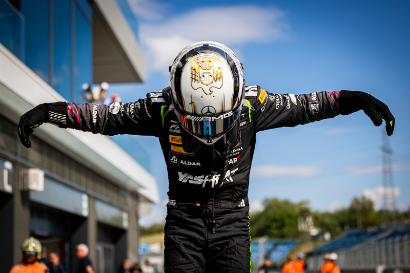 Al Dhaheri wint op de Hungaroring en neemt leiding in kampioenschap, Sano zegeviert op zaterdag
