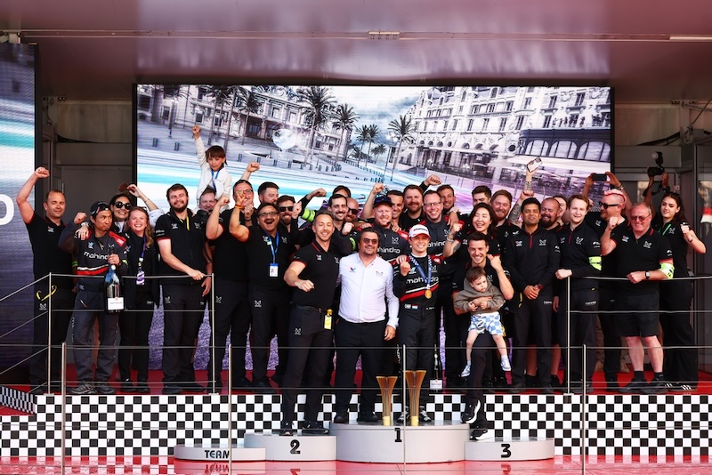 MONTE-CARLO, MONACO - MAY 16: Race winner Nyck de Vries of the Netherlands and Mahindra Racing, Frederic Bertrand, CEO of Mahindra Racing and the rest of the team celebrate on the podium during the Monaco E-Prix, Round 9 of the 2026 FIA Formula E World Championship at Circuit de Monaco on May 16, 2026 in Monte-Carlo, Monaco. (Photo by Joe Portlock/LAT Images)