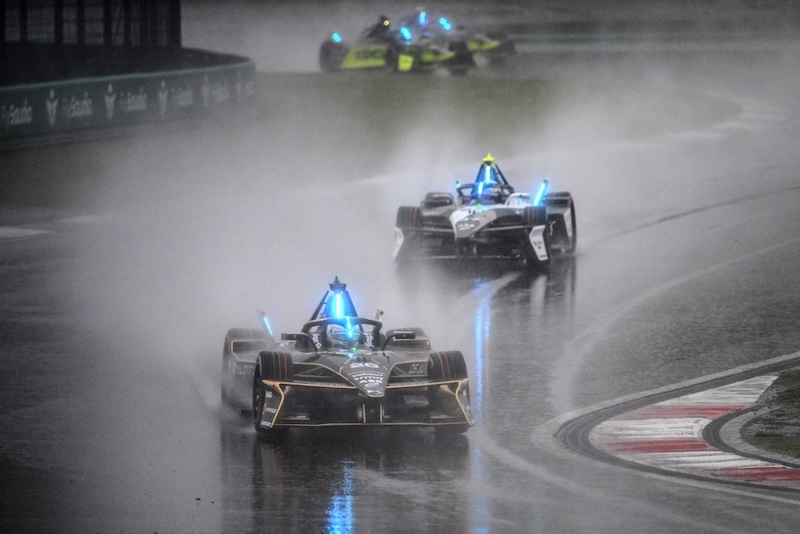 SHANGHAI, CHINA - JUNE 01: Jean-Eric Vergne of France driving the (25) DS Penske DS E-Tense FE25 leads Nick Cassidy of New Zealand driving the (37) Jaguar TCS Racing Jaguar I-TYPE 7 on track in the rain during practice, ahead of the Shanghai E-Prix, Round 11 of the 2025 FIA Formula E World Championship at Shanghai International Circuit on June 01, 2025 in Shanghai, China. (Photo by Simon Galloway/LAT Images for Formula E)