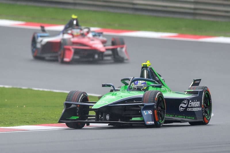 SHANGHAI, CHINA - JULY 05: Joel Eriksson of Sweden driving the (14) Envision Racing Jaguar I-TYPE 7 leads on track during the Shanghai E-Prix, Round 13 of the 2026 FIA Formula E World Championship at Shanghai International Circuit on July 05, 2026 in Shanghai, China. (Photo by Zhe Ji/LAT Images)