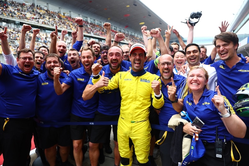 SHANGHAI, CHINA - JULY 05: Race winner Lucas di Grassi of Brazil and Lola Yamaha ABT Formula E Team celebrates in parc ferme with his team during the Shanghai E-Prix, Round 13 of the 2026 FIA Formula E World Championship at Shanghai International Circuit on July 05, 2026 in Shanghai, China. (Photo by Joe Portlock/LAT Images)