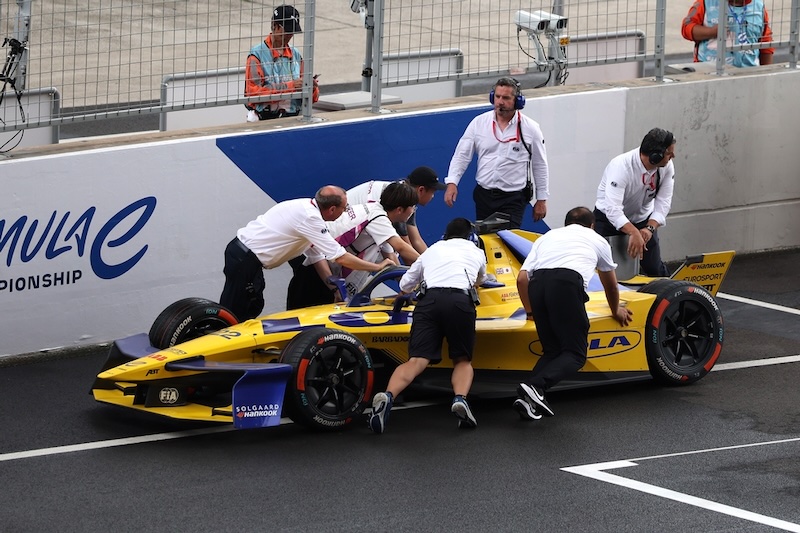 SHANGHAI, CHINA - JULY 05: Stewards move the car of Zane Maloney of Barbados (22) Lola Yamaha ABT Formula E Team Lola-Yamaha T001 off the track during the Shanghai E-Prix, Round 13 of the 2026 FIA Formula E World Championship at Shanghai International Circuit on July 05, 2026 in Shanghai, China. (Photo by Zhe Ji/LAT Images)