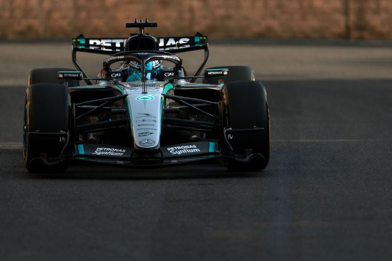 George Russell declasseert zijn concurrenten in Baku en pakt de pole