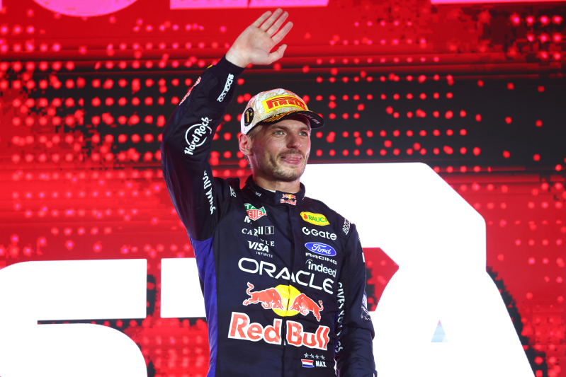 Perfect weekend voltooid voor Verstappen met eerste zege in Singapore