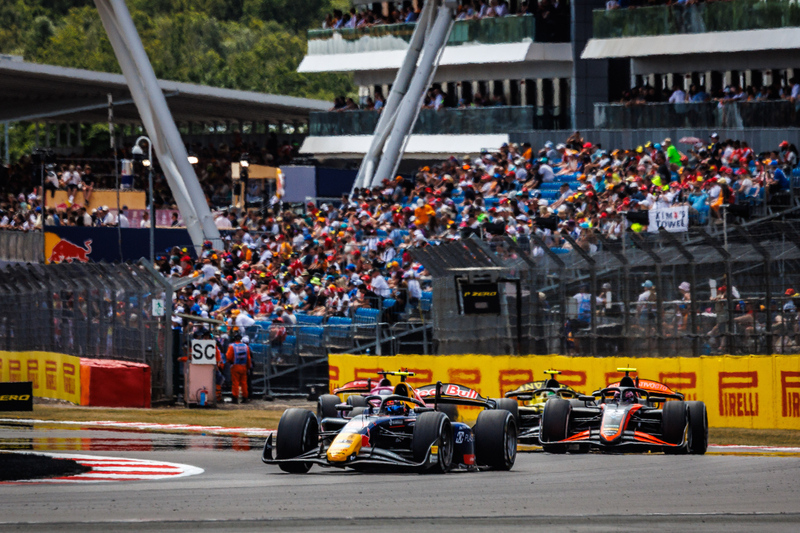 Dominante Tsolov pakt de dubbel, Van Hoepen kan geen vuist maken op Silverstone