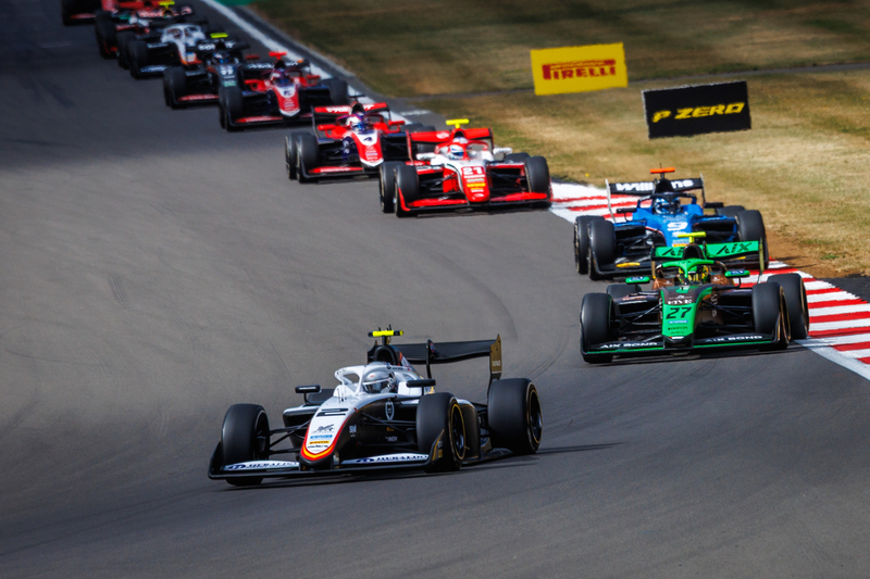 Ugochuwku loopt uit op Silverstone, comeback van De Palo, weekend om te vergeten voor Nederlandse teams (UPD:Gladysz winnaar na straffen De Palo en Rivera)