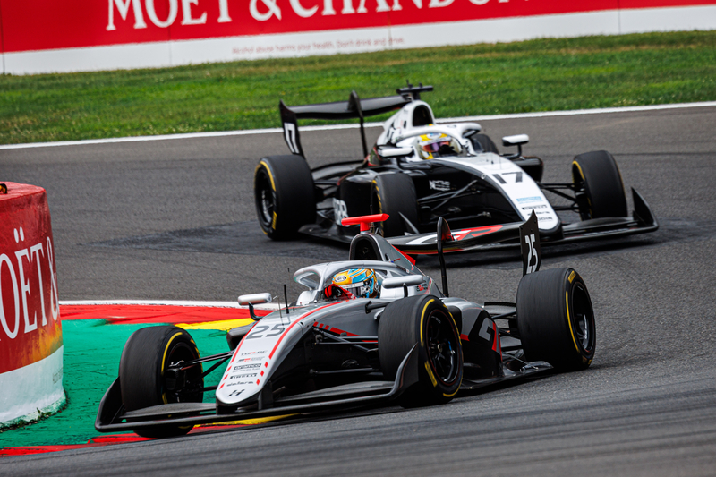 Nakamura en Rivera pakken de prijzen op Spa, Slater nadert Ugochuwku op een punt
