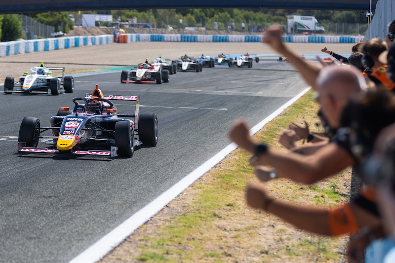 Pole en overwinning voor Rocco Coronel in Jérez