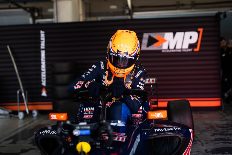 260927 F4 pits