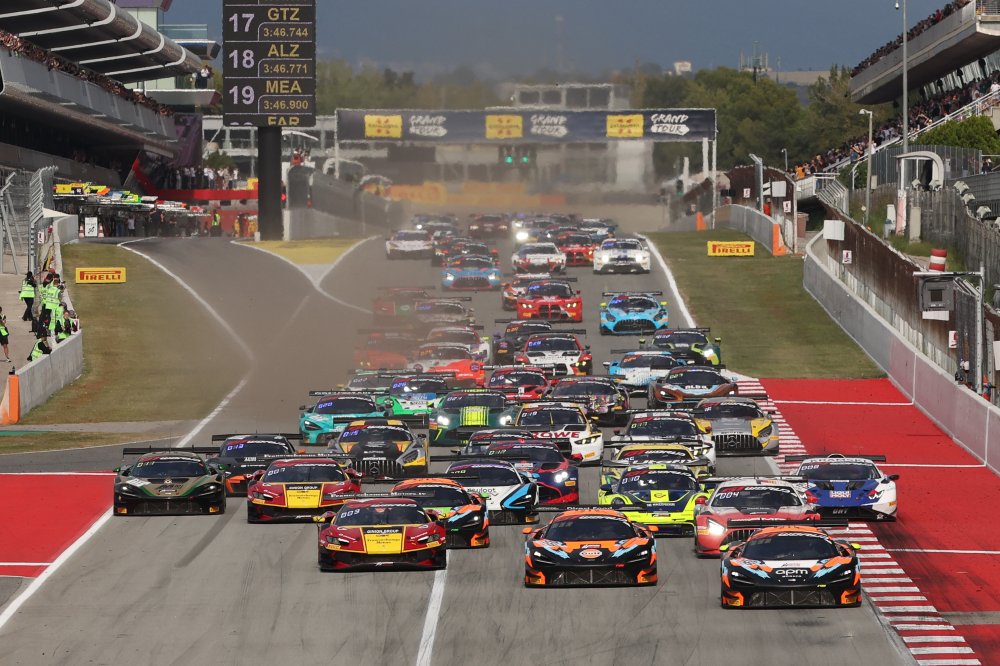 Bijna zestig auto's met Verstappen Racing in de Pro-klasse, Oosten in een Mustang en Kox met eigen team