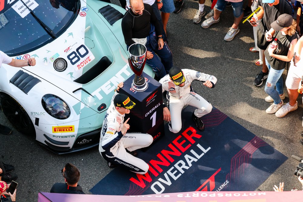 Buus en Feller terug in titelstrijd met zege in Race 2 op Magny-Cours, Vermeulen en kampioenschapsleidende WRT-BMW vallen uit