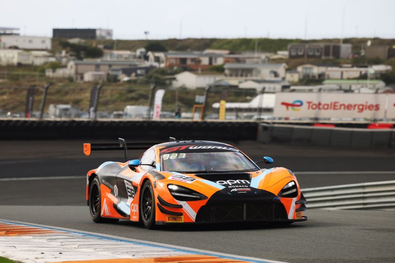 GT World Challenge Europe: Morris Schuring en Thierry Vermeulen scoren podiums achter winnende McLar
