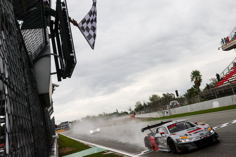 Aka en Pereira verrassen in harde regen met winst in Race 1, Rappange maakt indruk met podium op Barcelona-Catalunya, titelkansen Verstappen-AMG en Vermeulen in duigen