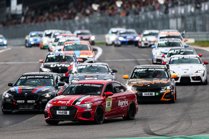 Q24h Start Serienwagen Feld Foto ADAC GruppeC