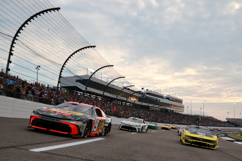Joey Logano wint in Richmond terwijl “ The Chase’’ vorm begint aan te nemen
