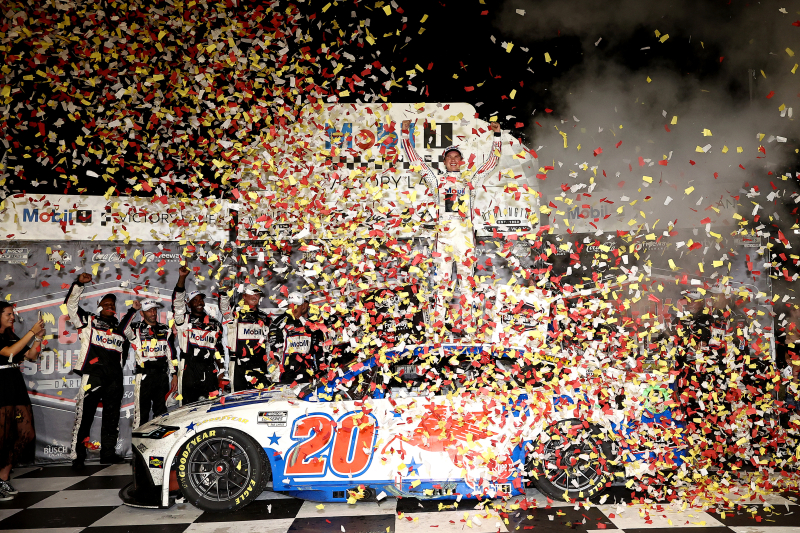 Christopher Bell doorbreekt droogte en wint Chase Opener Darlington