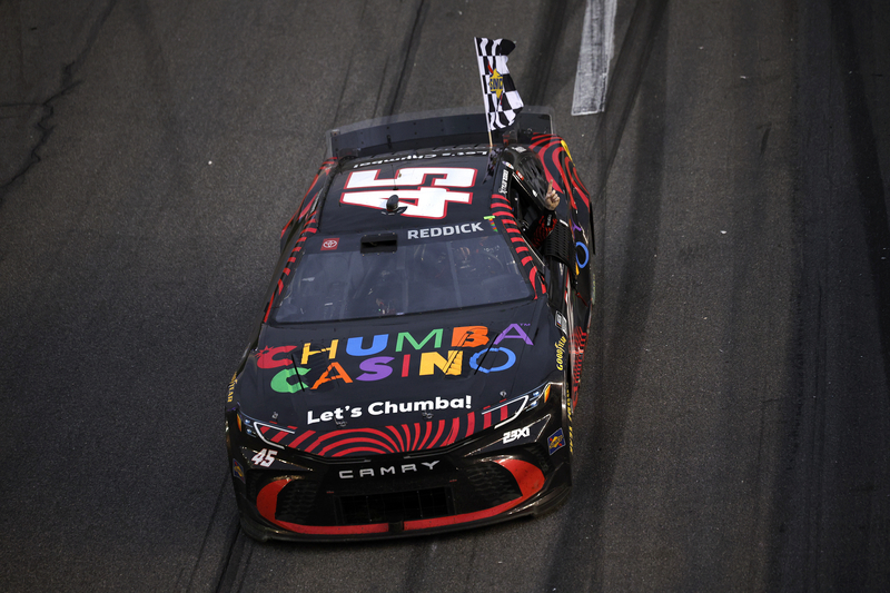 Tyler Reddick  wint Daytona 500 op de laatste meters