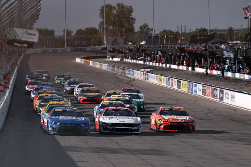 Kyle Larson en Jesse Love winnen Cup- en O’Reilly Auto Parts wedstrijden op World Wide Technology Raceway