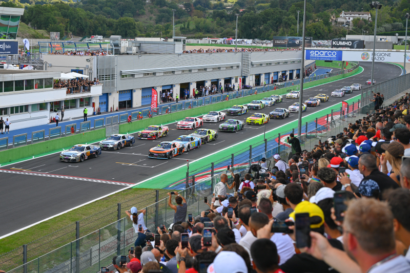 Nelson Piquet jr. mengt zich na zeges Vallelunga in V8GP  titelstrijd
