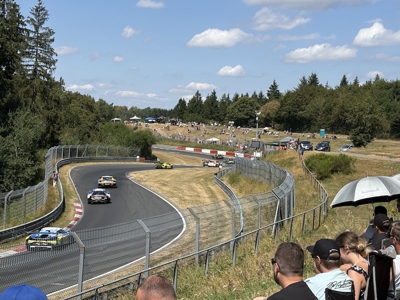 Aron-Stolz winnen zes-uursrace NLS, Nederlandse klassesuccessen Charoudin, Coronel, Van Roon en Hoenjet