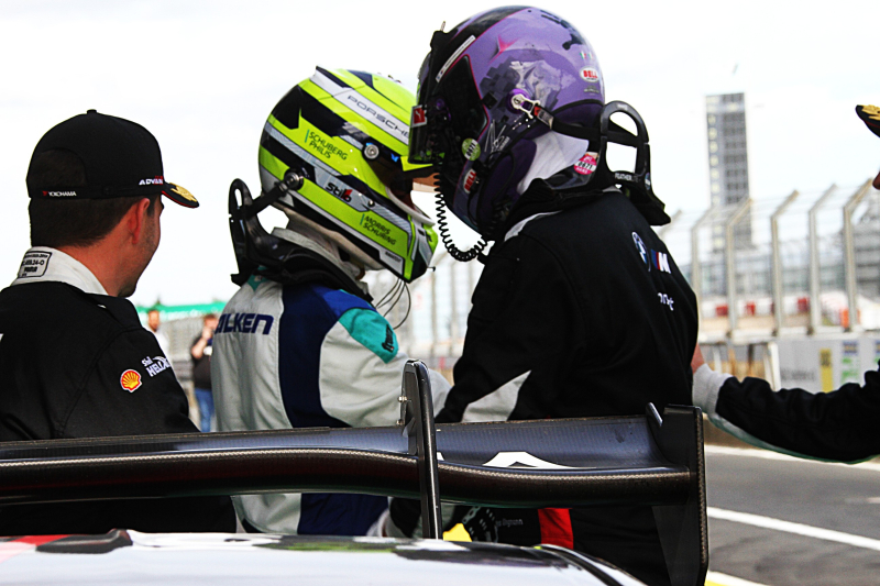 Morris Schuring en Jens Klingmann zorgen voor zinderend slot op de Nordschleife