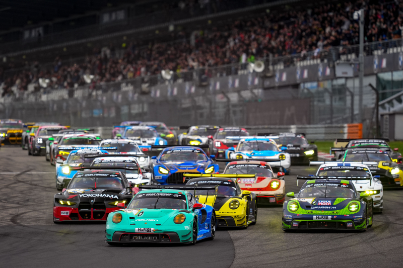 Gerechtigheid voor Morris Schuring op de Nordschleife. Goede Prestaties Nederlanders