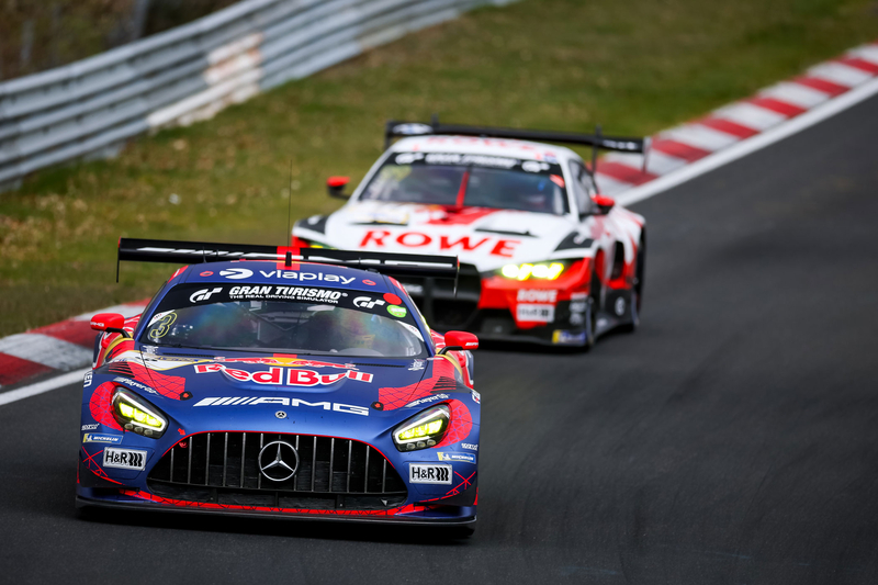 NLS0226 Verstappen Mercedes AMG GT3 vor ROWE BMW M4 GT3 Foto Brucke NLS
