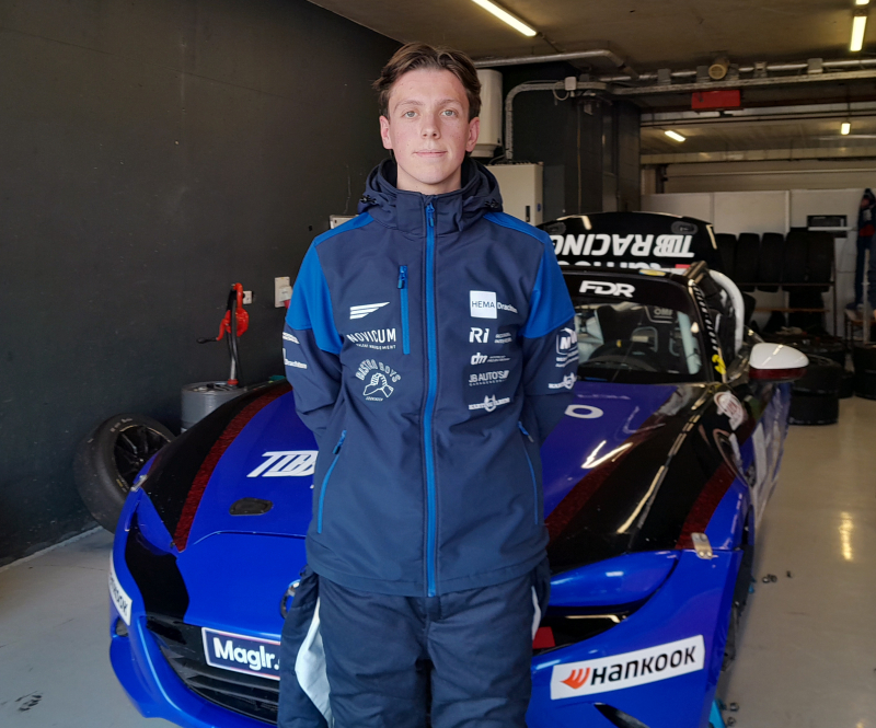 Kort maar heftig Mazda MX-5 Cup-debuut voor Senna Moorlag