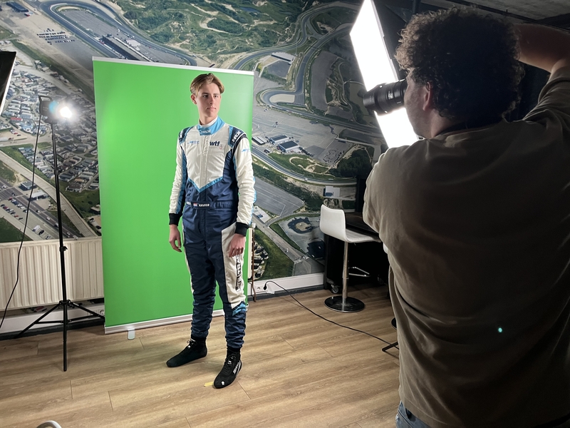 6 coureurs worden op de foto gezet voor nieuwe media uitingen