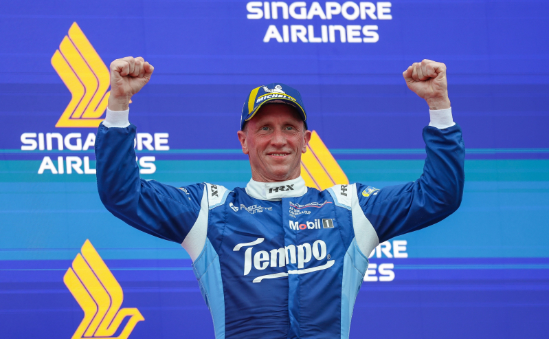 Ineens staat Jaap van Lagen op het podium in Singapore