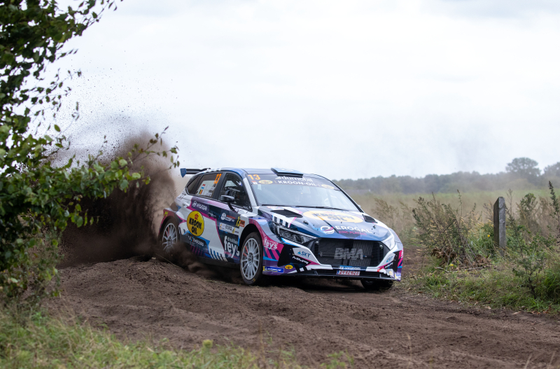 Meester wint van leerling; Munster wint de Hellendoornrally