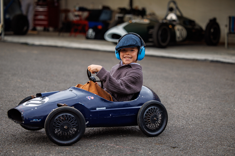 Revival 2026 Autosport BvdW 17