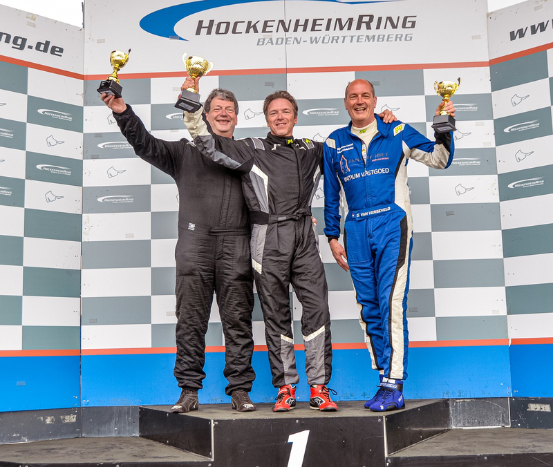 Podium race 3 vlnr De Laat winnaar Bikker en Van Verseveld