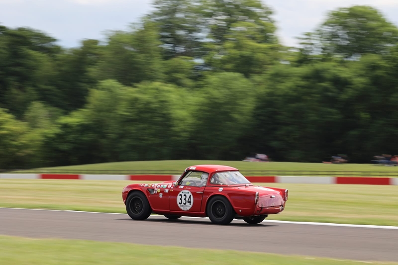 Lübbert en Henke scoorden twee klasseoverwinningen in hun Triumph TR4