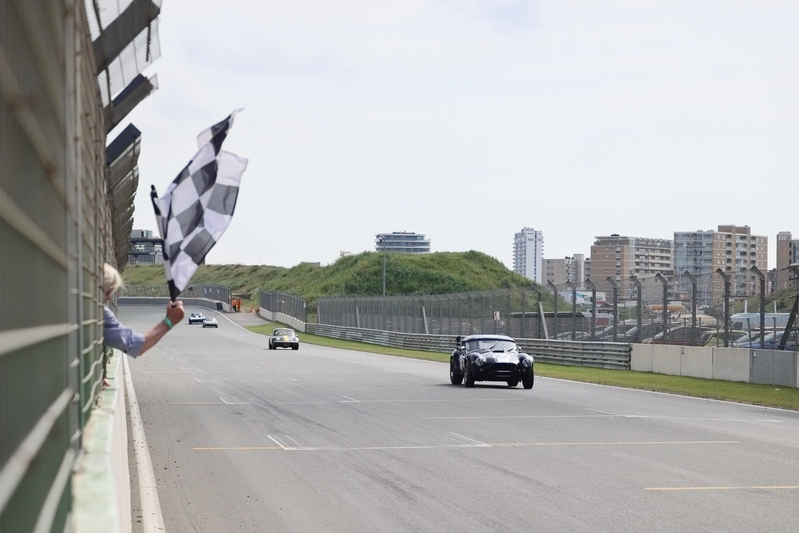 R2 Van Dedem vlagt winnaar Bas jansen af