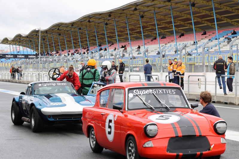 Verplichte pitstop met Frits Camapgne in de Ford Anglia