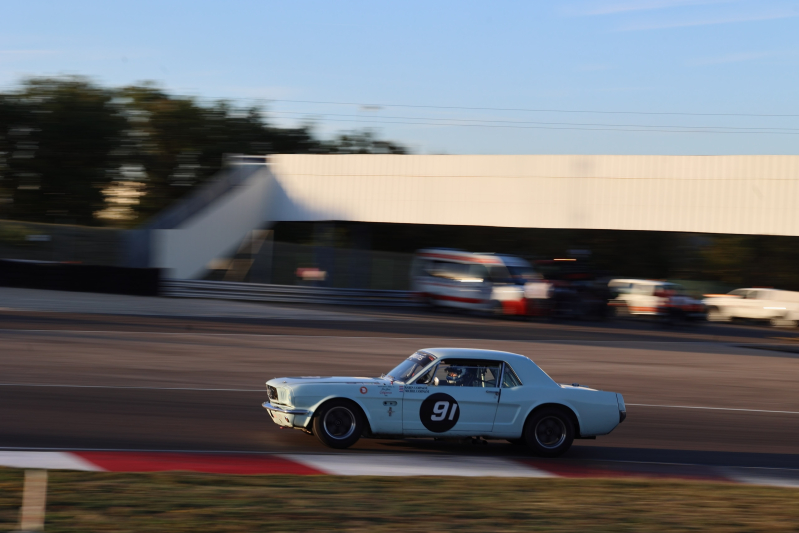 Vick Schuijlenburg in de Challenge Mustang